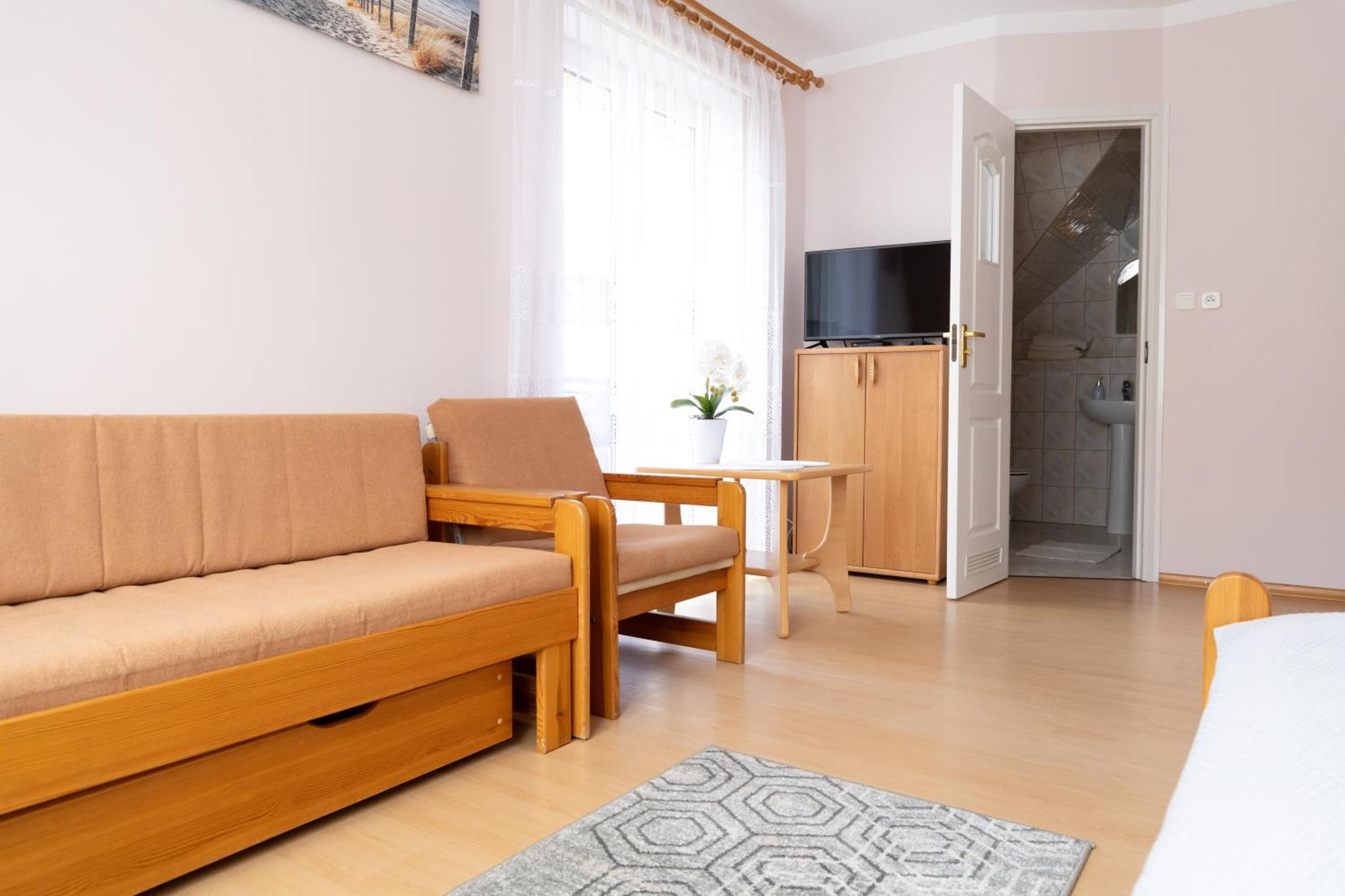 Homestay Kolorowy Dom Letniskowy *